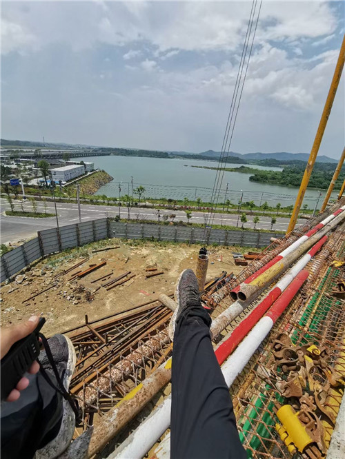 平利县作业中发生设备损坏或人员意外，责任怎么划分？